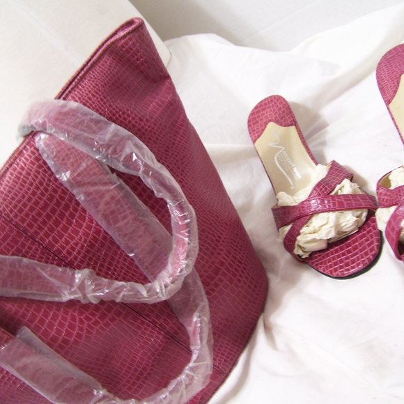 Vegan Raspberry PVC Fashion Handbag Tote Lizard Design NWOT - Picture 1 of 3